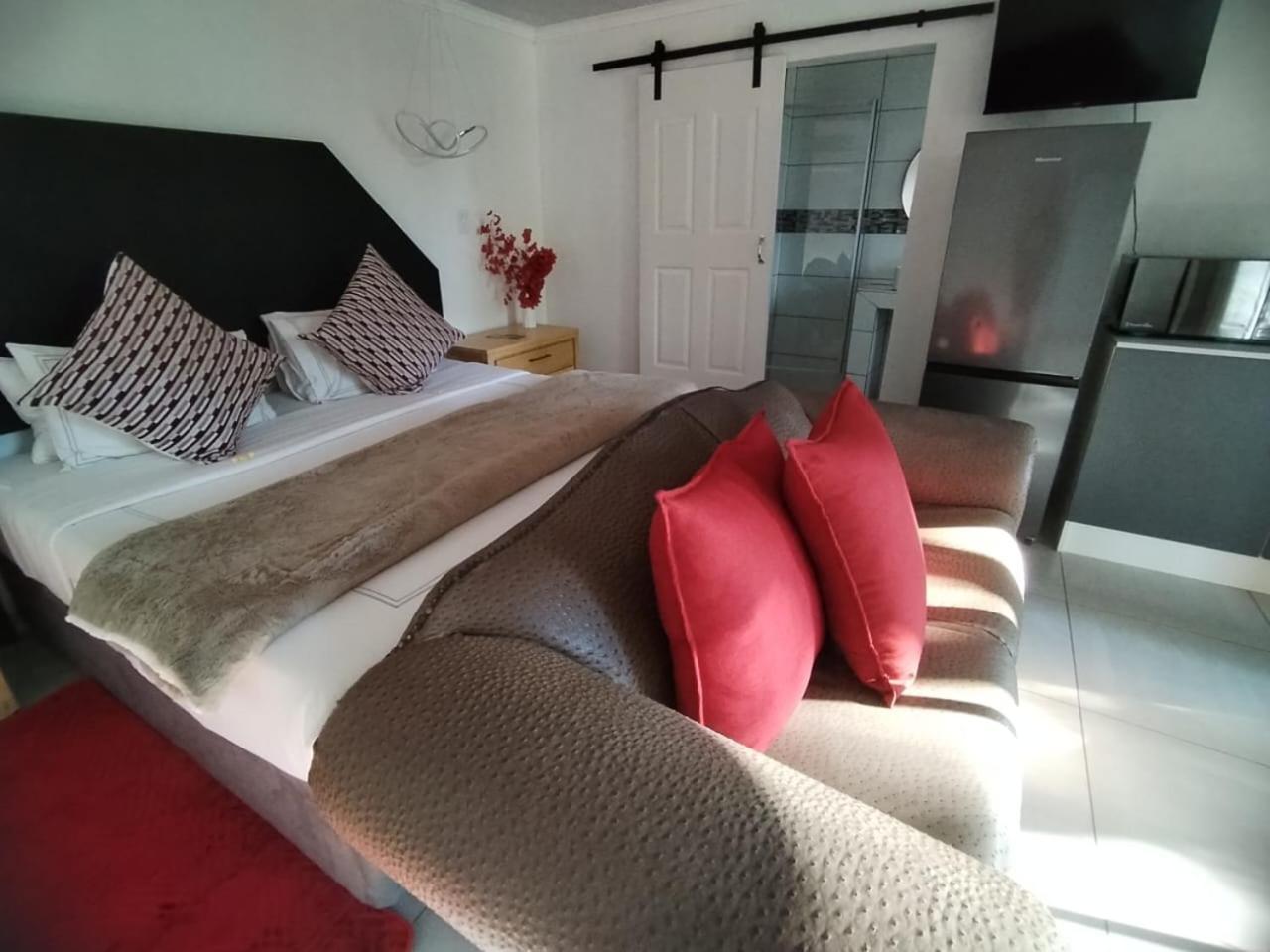 Waterfront Apartment Hartbeespoort